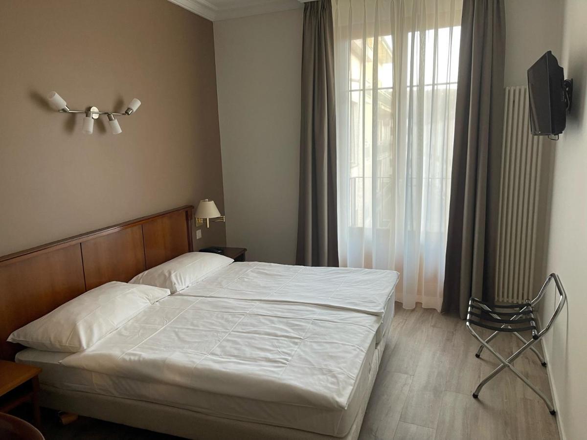 Hotel Des Alpes Ньйон Екстер'єр фото
