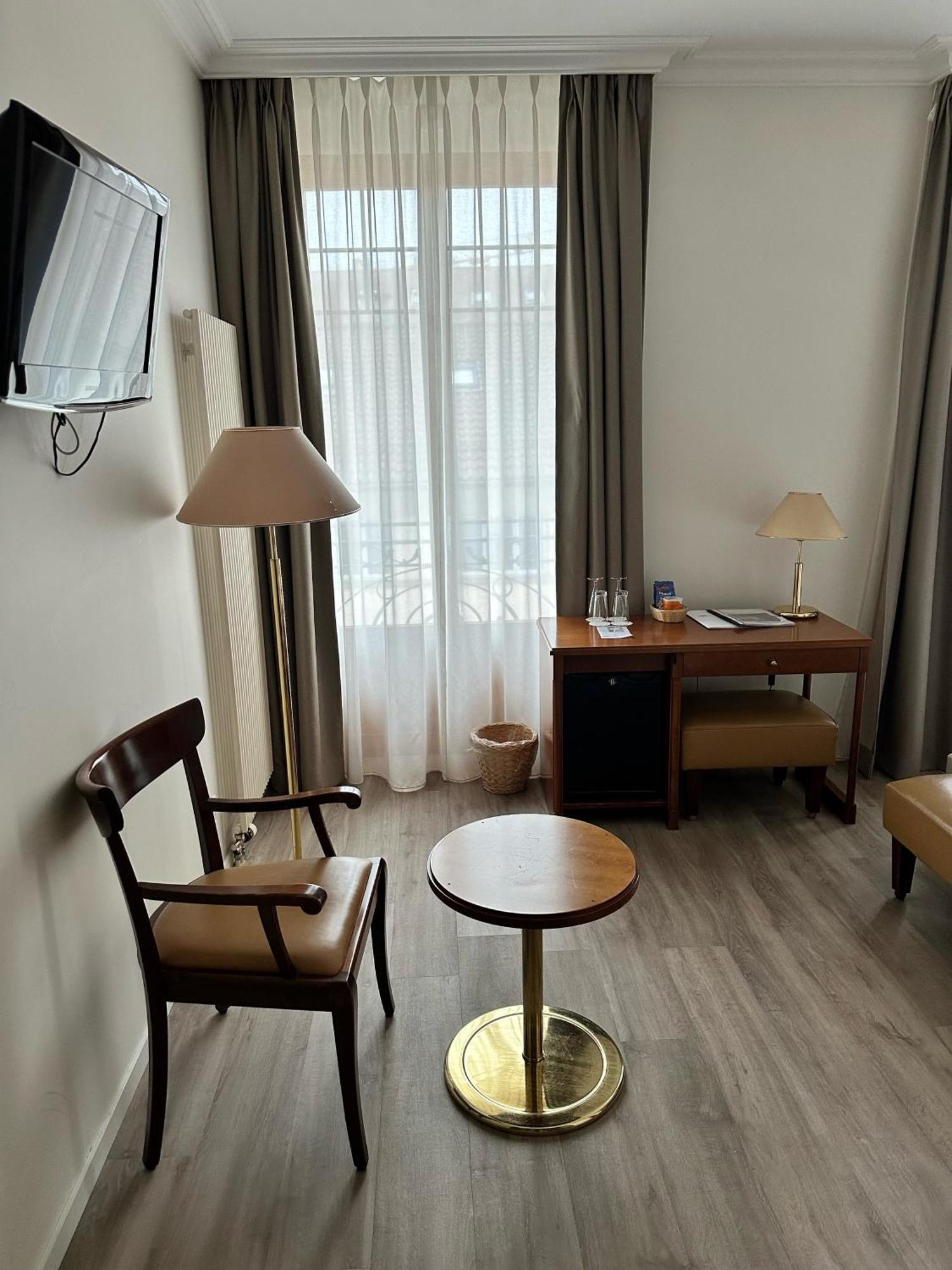 Hotel Des Alpes Ньйон Екстер'єр фото